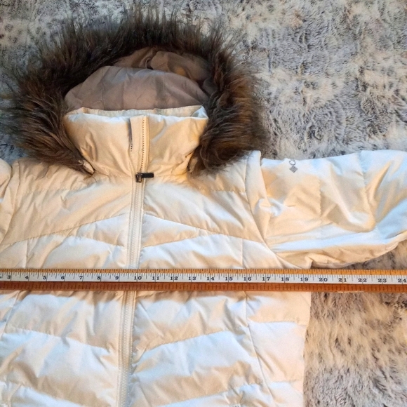 White Columbia puffer, Small, hood with faux fur - Picture 3 of 8